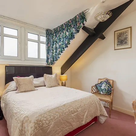 Hotel Crossways