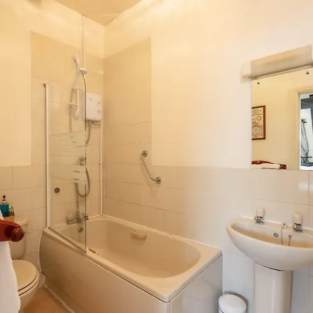 Crossways Hotel 2*