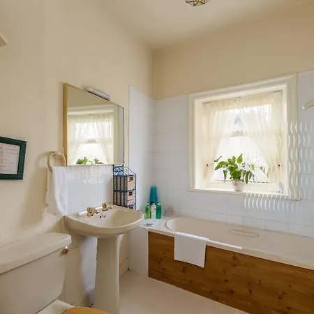 Crossways Szálloda 2*