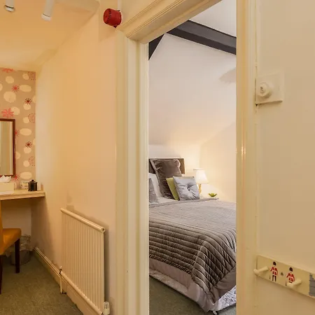 Crossways Hotel
