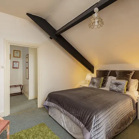 Crossways Hotel