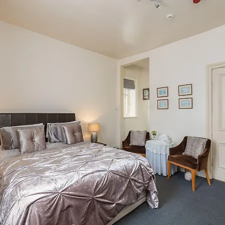 Hotel Crossways