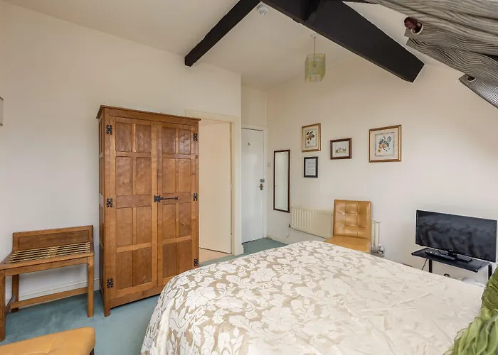 Crossways 2* Pickering