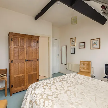 Crossways 2* Pickering